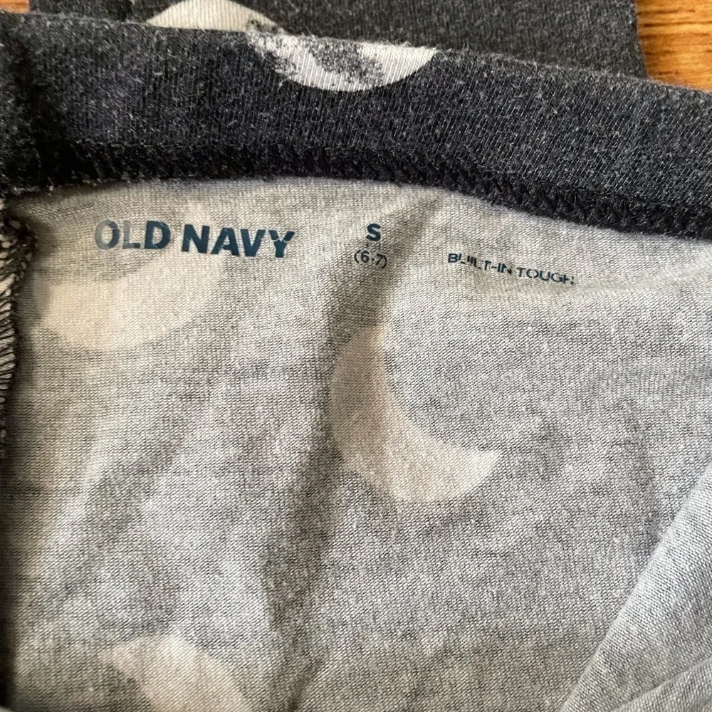 Old Navy Gray moon print leggings in size S (6-7)